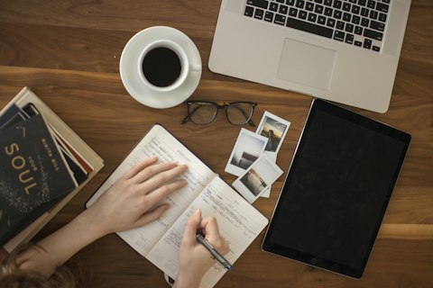 AI 生成 SEO 文章（10 篇）